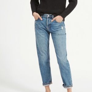 Relaxed boyfriend jean.